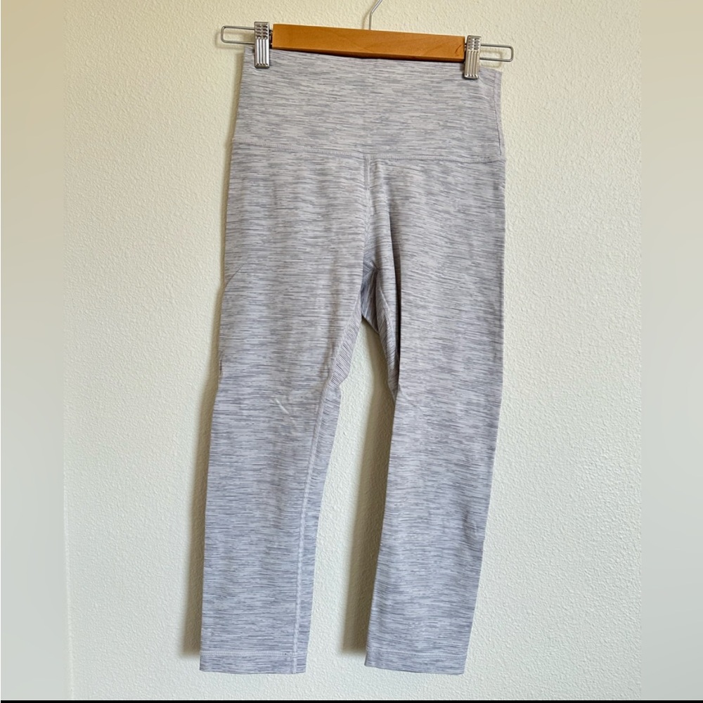 Lululemon Light Gray White High Rise Three Quarter 3/4 Calf Length Leggings Sz 6